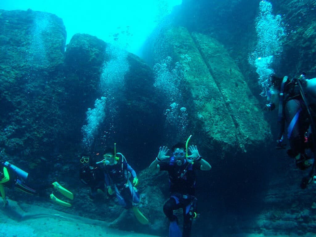 Divers at the Yonaguni Monument pose for the camera.