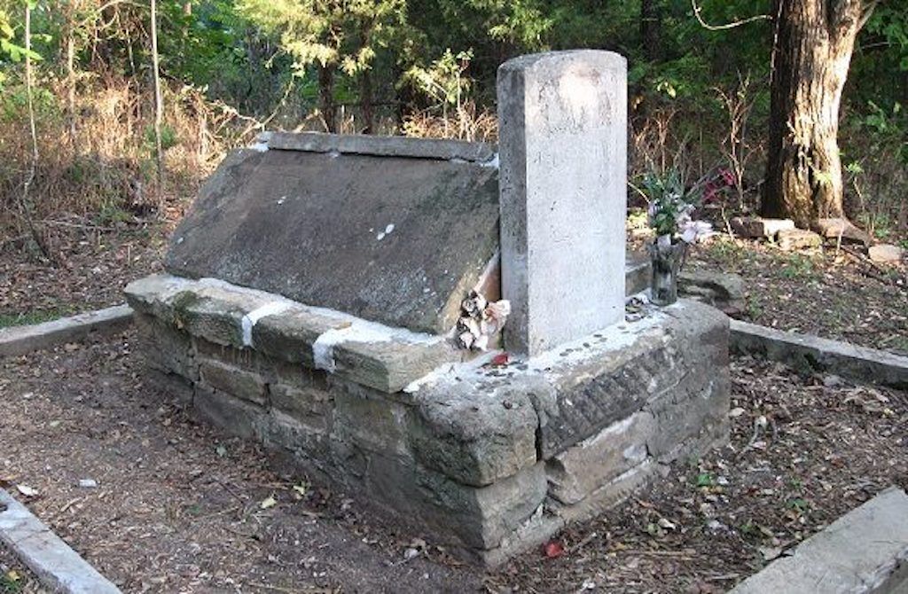 Belle Starr, buried in Porum, Oklahoma, at the age of 40. Source: Find A Grave.