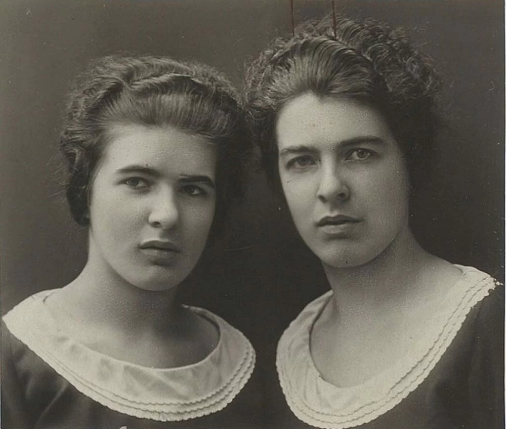 papin sisters portrait