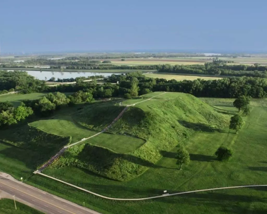 Cahokia-Arial-1024x819.jpg Cahokia-Arial-1024x819.jpg