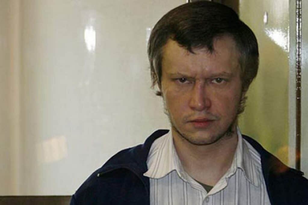 Alexander Pichushkin in a glass cage during trial.